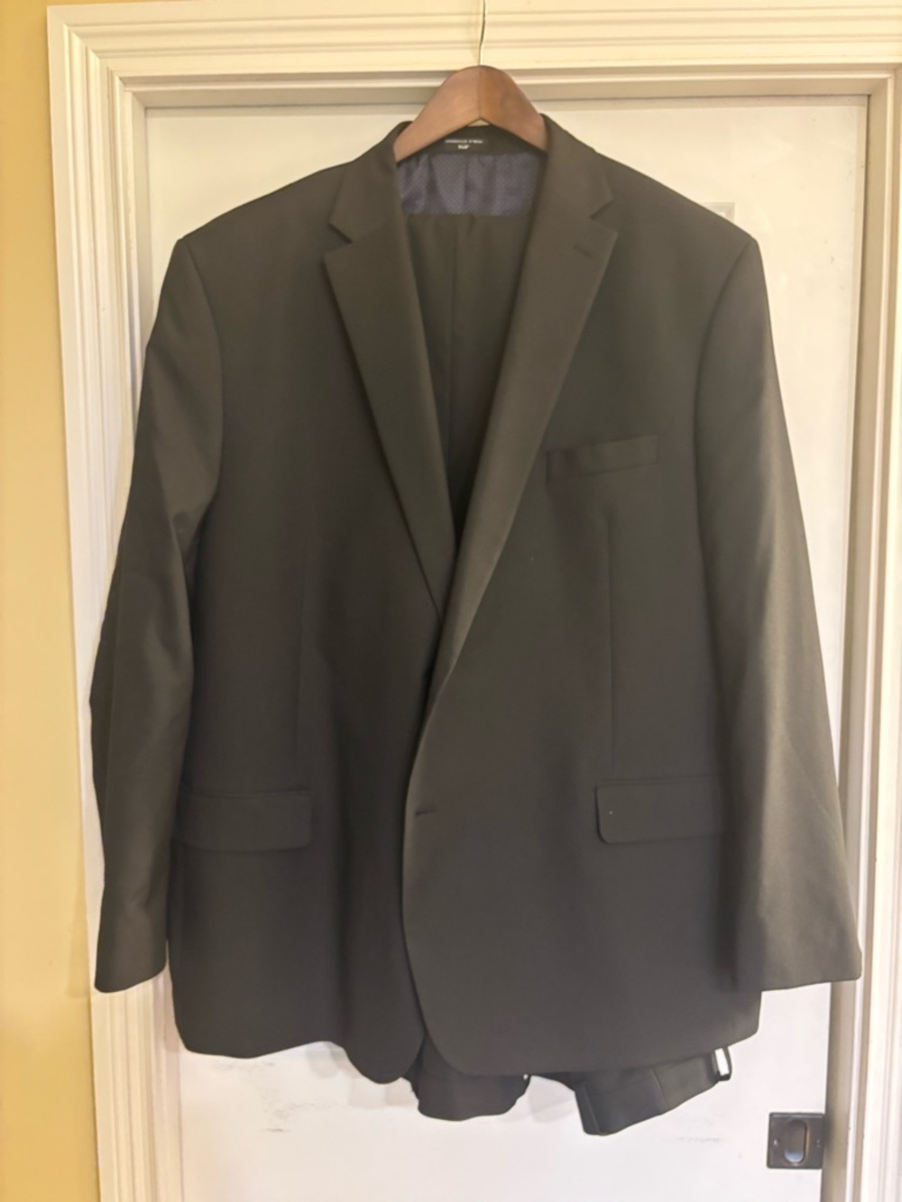 Men's Black Classic Single-Breasted Suit